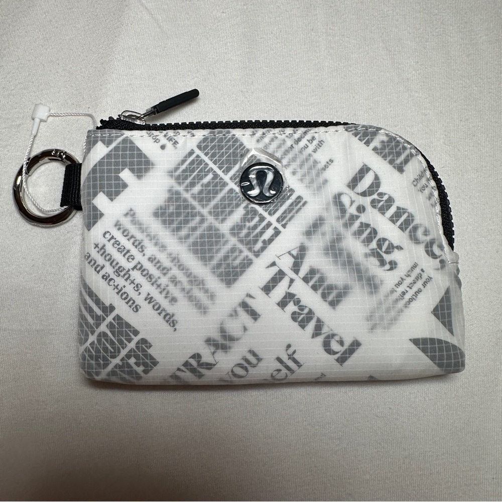 NWOT Lululemon Clippable Card Pouch in Manifesto Print Black and White